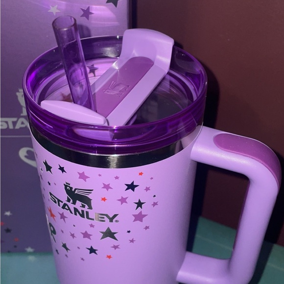 Olivia Rodrigo x Stanley Limited Edition 40oz Quencher - Picture 3 of 5